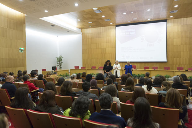 Sessão de À Conversa Com os Pais